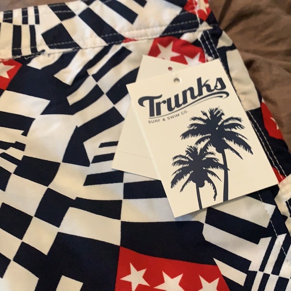 NWT swim trunks - Picture 4 of 7